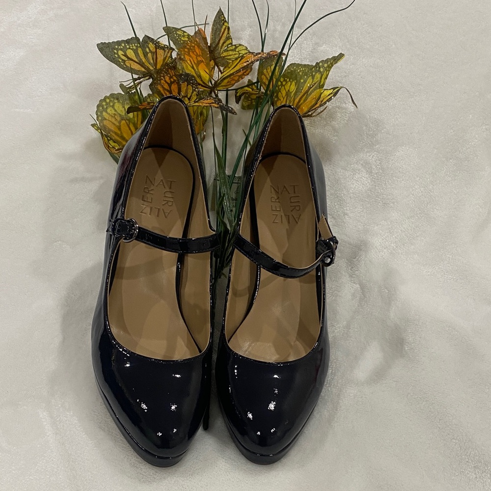 NATURALIZER Black Patent Mary Jane Heels. Size 8N - Picture 2 of 6
